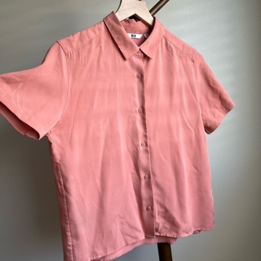 Uniqlo Short Sleeve Button Down Shirt (XXS) in Salmon Pink